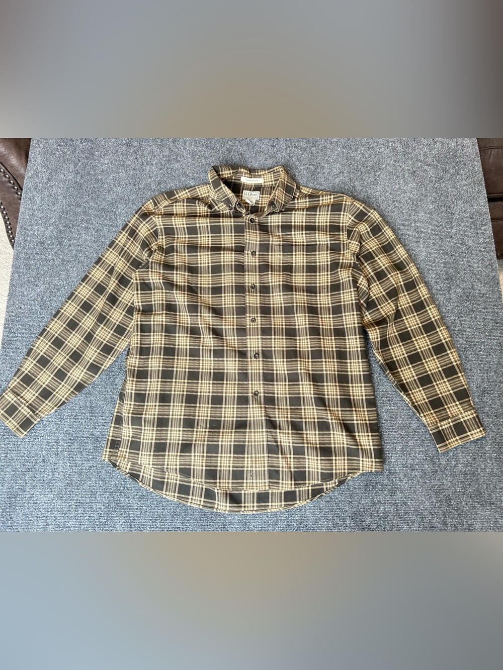 L.L. Bean Brown and Tan Plaid Casual Button-Down Shirt 110% Cotton Men’s Large